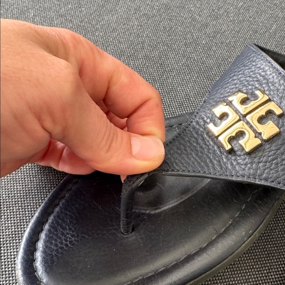 Tory Burch Jolie Flat Thong Tumbled Leather Sandal Shoes - Black Sz 9.5 Preppy - Picture 5 of 8